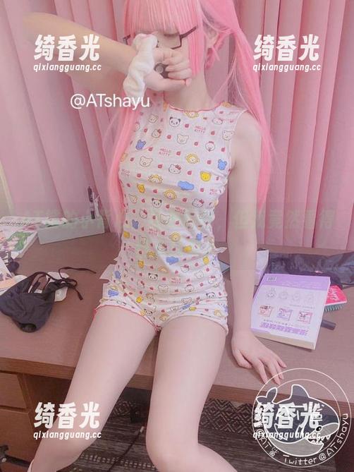 AT鲨的小背心，免费原图，但我竟然看得这么认真。