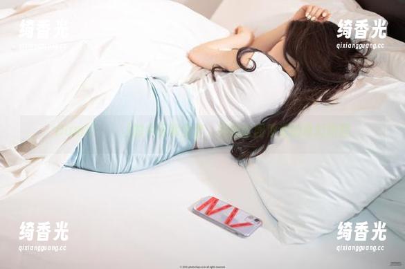 Dami(퀸다미)的牛仔裤全套，宛如时间停滞的奇幻旅程