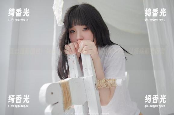 直击最新图包！Jenny(정제니)的创可贴时尚攻略，让疼痛都觉得窝心