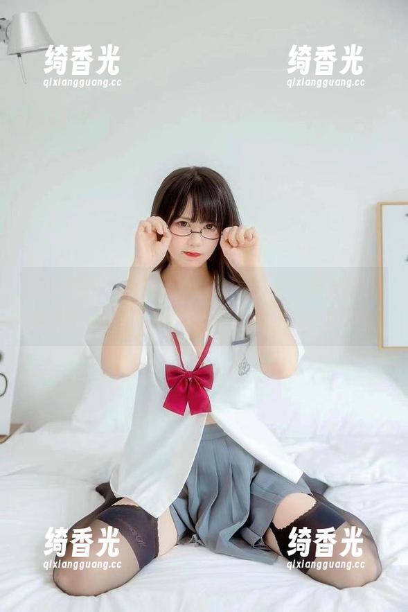 Tina很妖孽呀 Tina很妖孽呀的最新美图:这件皮衣像是从小电影里走出的女主,别问我啥剧情…