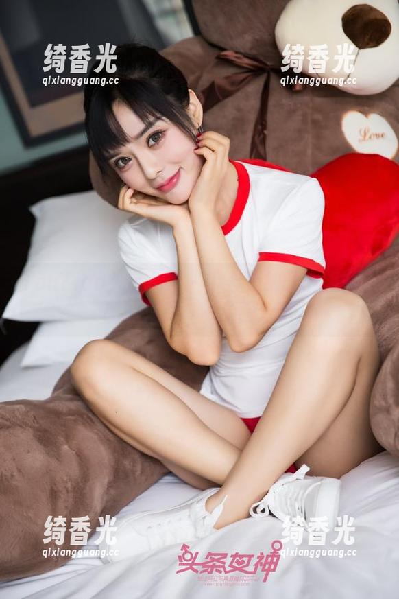 TouTiao头条女神 - 带着美纳子去捉拿圣诞的精灵——原图分享