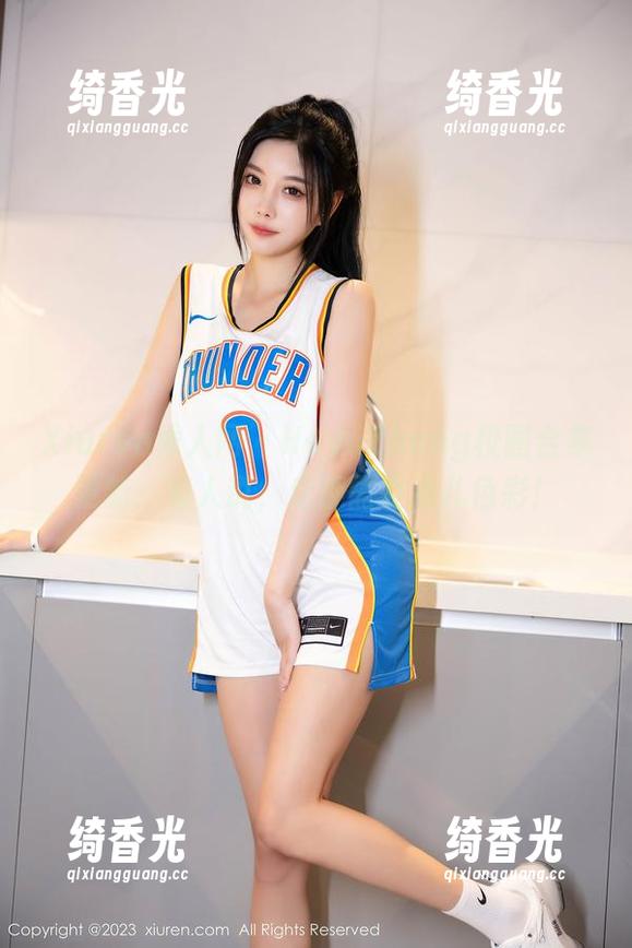 Xiuren秀人网-HeyuZhang Xiuren秀人网 - HeyuZhang校园合集更新:有人说,走廊需要点儿色彩!