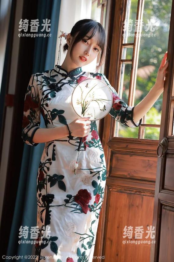 Xiuren秀人网-绯月樱-Chery Xiuren秀人网 - 彩色太难,为啥不往黑白去?绯月樱-Chery高清图库又是一轮新尝试!