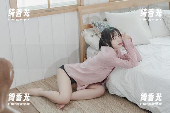 瑜伽写真集精选：Yuna(윤아)在肚皮与地面间的那种微妙平衡，着实有趣！