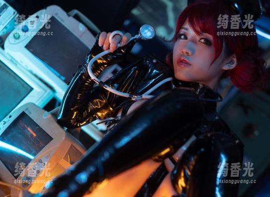 一笑芳香沁 一笑芳香沁的私拍:双子吸血鬼?这名字听着就奇怪