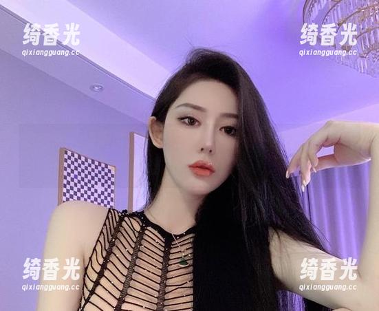 微密圈 - 渔网带钻连体袜，不爱笑的赛琳无圣光照样让人心痒痒！