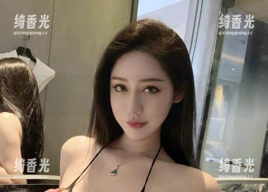微密圈 - 看不爱笑的赛琳姐用无圣光制造美图，现在就开始脑洞大开吧！