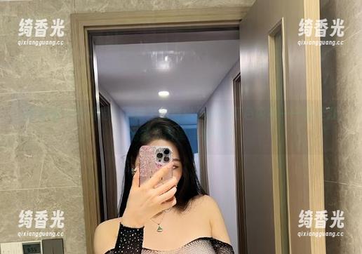 不爱笑的赛琳 微密圈 - 更新啦!不爱笑的赛琳与她的红色内衣——甚至我妈都看得津津有味!