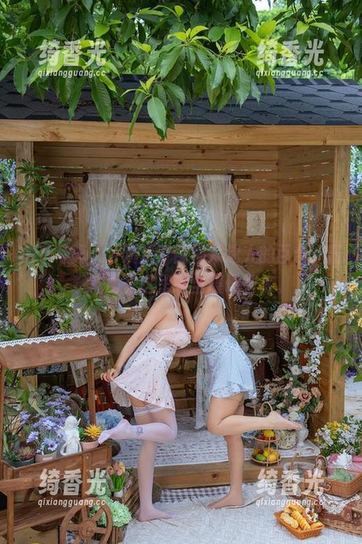 精选写真，云溪溪就像那朵迷人的百合，日系气质在这里完全展现开来。