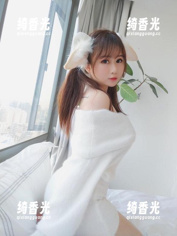 依依超级懒 依依超级懒的长腿写真集:甚至可以代替安全锤,我想再补一刀!