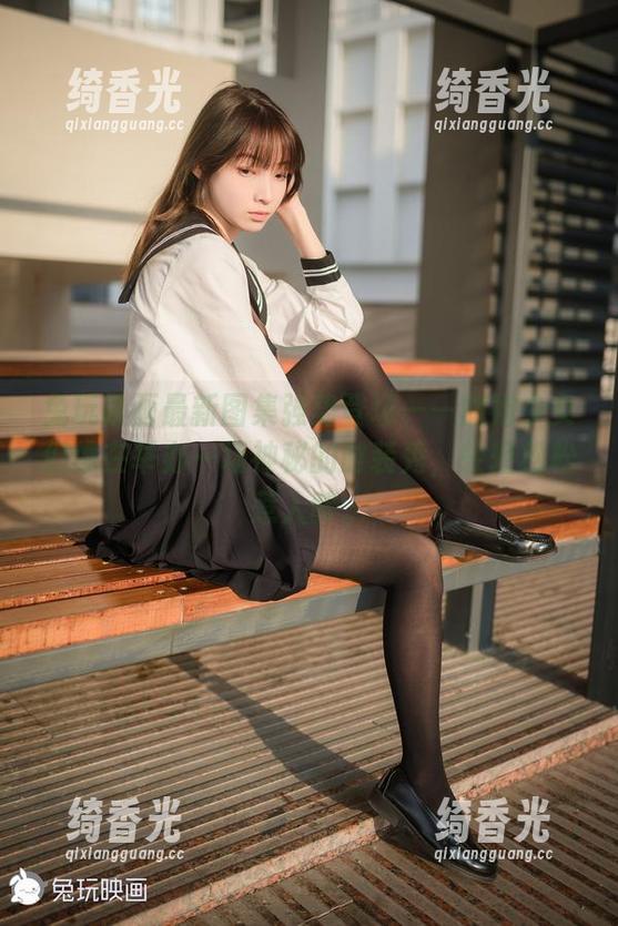 兔玩映画最新图集强势登场——旗袍少女们像在举办一场神秘的时装秀，轻轻松松惹人醉。