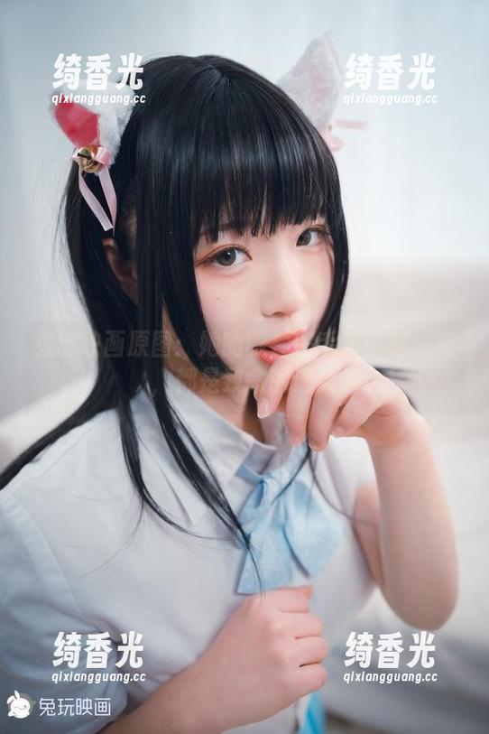 兔玩映画 兔玩映画原图:她的眼神和手里的枪一样,都是致命的诱惑