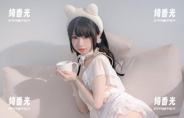 十万珍吱伏特：不穿礼服的她才是我的最爱，全集里还以为她是在哪个派对上