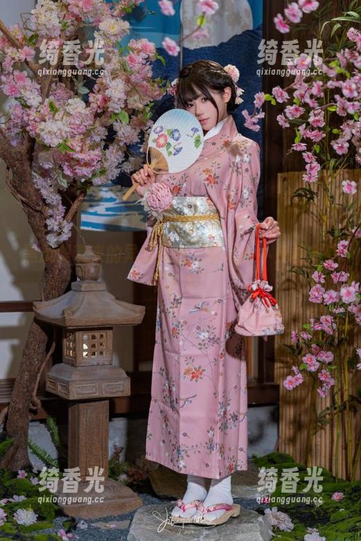咬人小小兔 黑凤梨带来的异域美图,咬人小小兔根本停不下来!