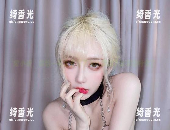 啾小妍，你这一头金发是不是给你加了涂装的特效？