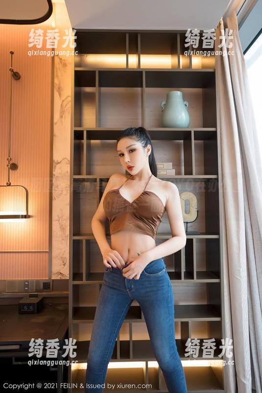 嗲囡囡 - 高清写真！模特YOYO在办公室的搞怪一面
