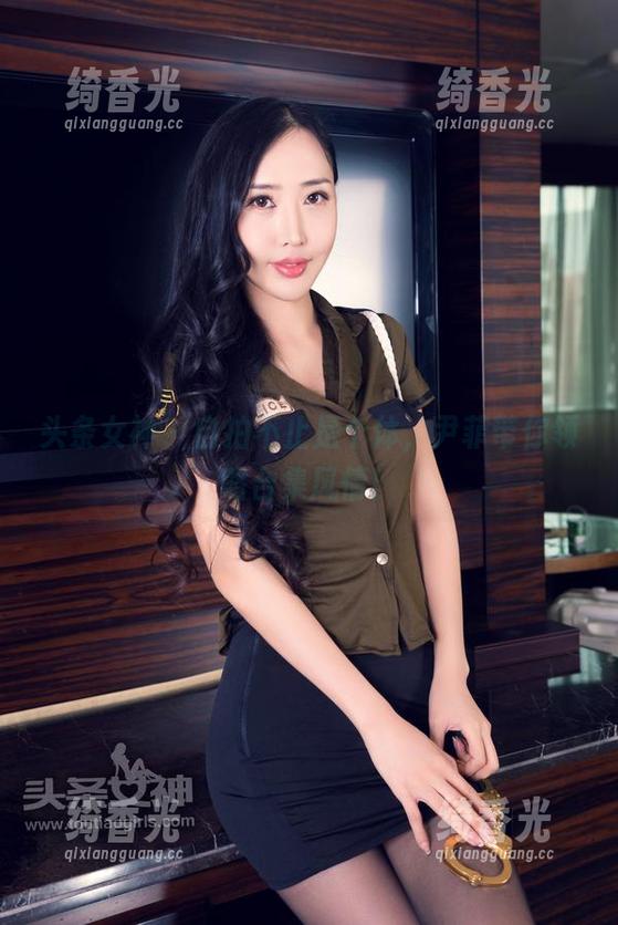 头条女神 - 自拍不止是个体，尹菲带你领略合集风情！