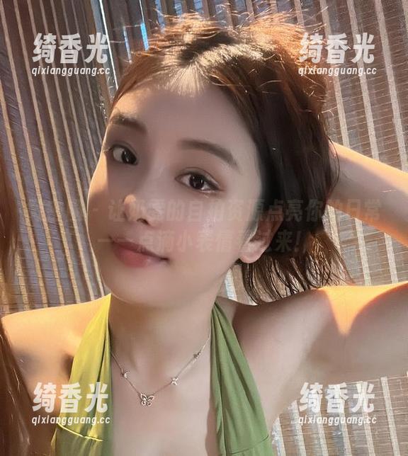 奶雯 微密圈 - 让奶雯的自拍资源点亮你的日常——点滴小表情看过来!