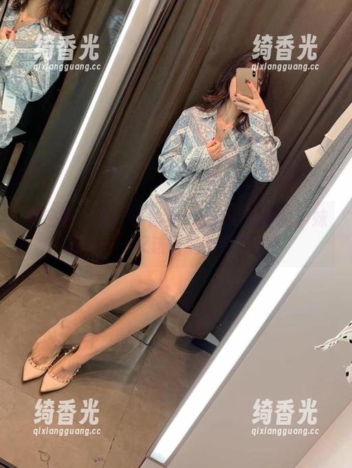 微密圈 - 看！小仙女ELaine最新的学妹摄影——又该开始小卷了吗？