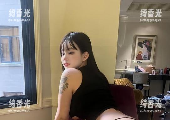 小优优子 微密圈 - 又是小优优子,这次红色内衣图包更新,我能不能再多说一句,视觉绝配啊?