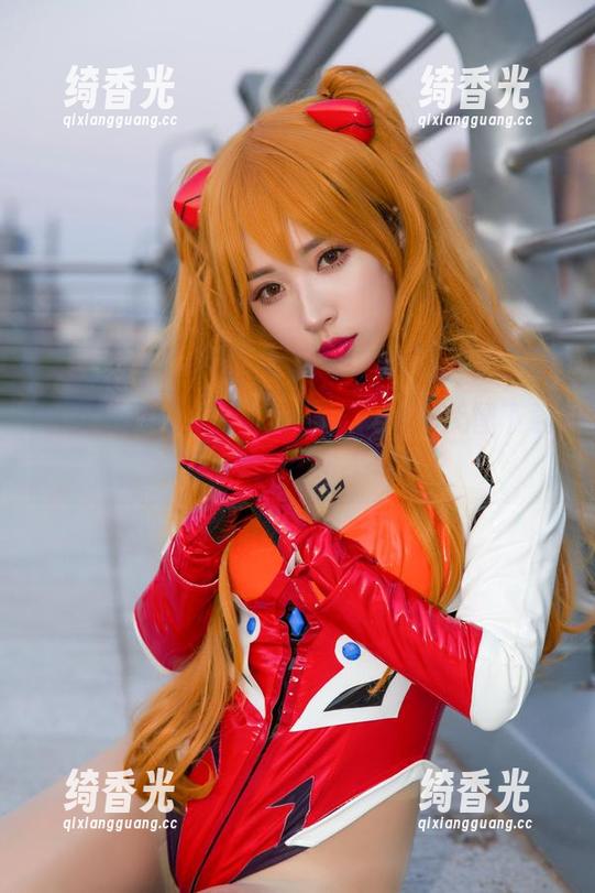 小女巫露娜与蜜桃乌龙茶：全套美图下载，喝茶看图两不误！
