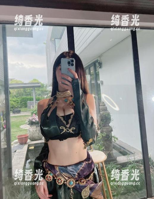 微密圈 - 小玉吃果冻图包更新啦，死库水的波纹让我想到了夏天的即将来临…