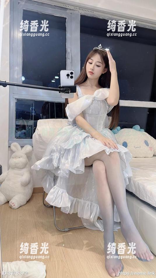 微密圈 - 吊带里的小萌子：让无圣光也有点色彩