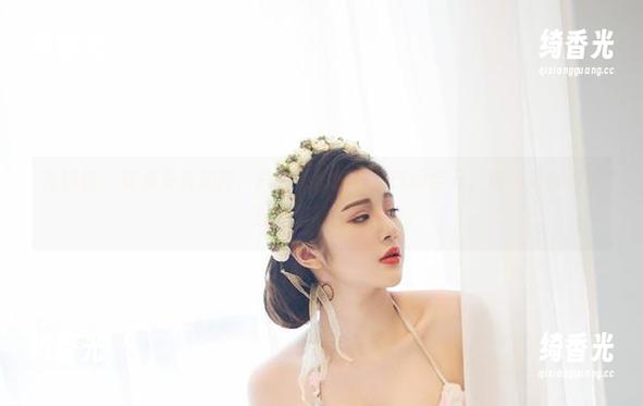 尤物馆 - 高清写真加持，俞公主的白衬衫气场全开。难道是衬衫后面藏了超能量？