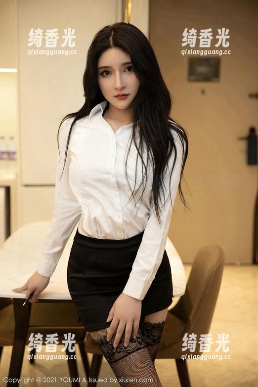 尤蜜荟-黄歆苑 尤蜜荟 - 被黄歆苑的礼服吸引,我需要图片资源来满足我的求知欲!