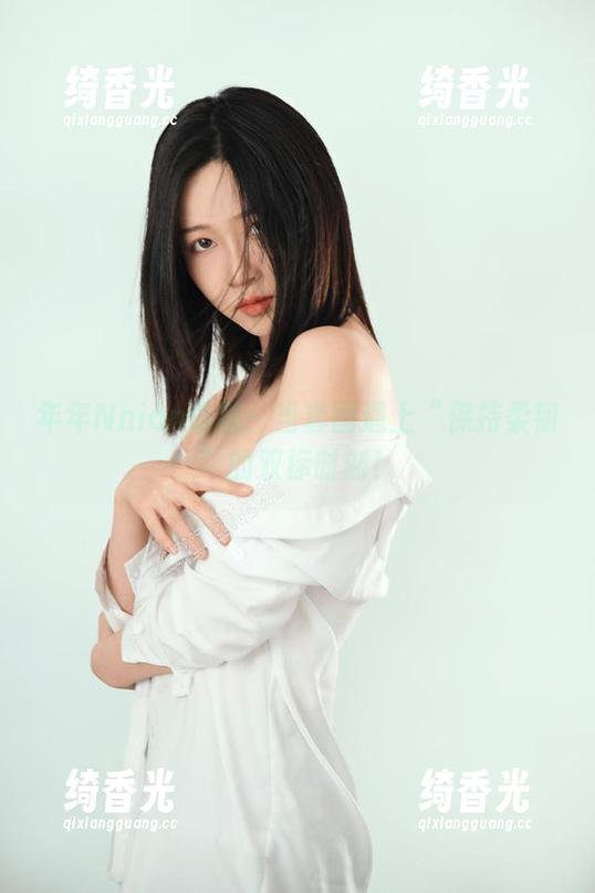 年年Nnian 年年Nnian瑜伽:当套图遇上“保持柔韧”的双标时刻!