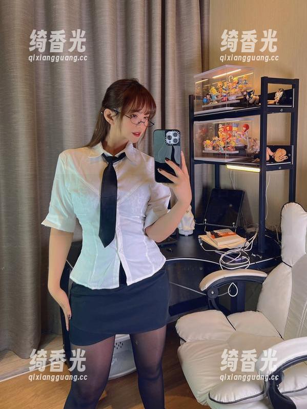 张思允nice 微密圈 - 张思允nice的双马尾合集,眼神飘逸,想问有没有人能看得下去?