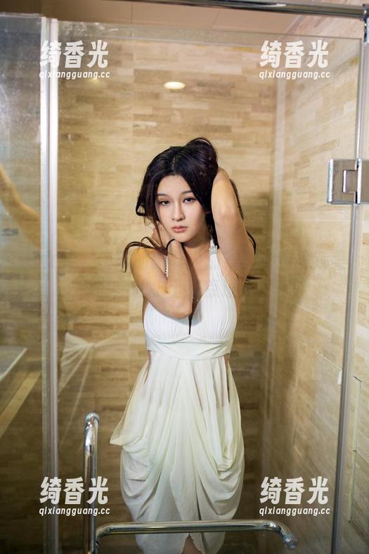 推女郎 - 医院的新鲜血液？李七喜最新美图里的护士有点逆天。