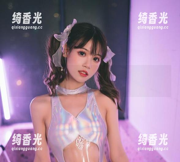 星黛鹿鹿i 星黛鹿鹿i的cos,女警造型还是蛮带感的啊,图片中那抖动的枪筒……