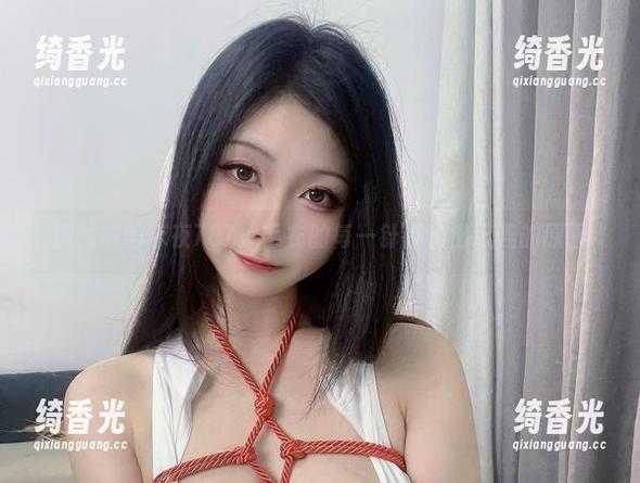 图片中的末夜787，毛衣的每一针都透出流连的原图