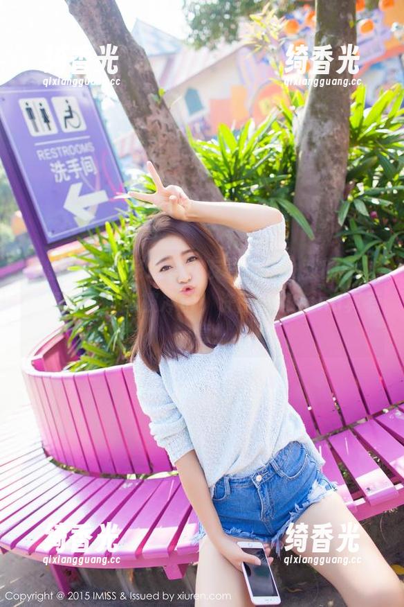 爱蜜社-许诺Sabrina 爱蜜社 - 看完这套女友写真后,我的手机保存空间险些被冲击!许诺Sabrina真有一套!
