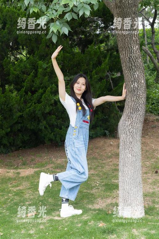 物恋传媒-婷婷 物恋传媒 - 听说白裙可以提高气质?婷婷这全套让我也想试试,原图都不敢直视了。