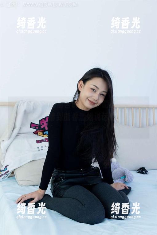 物恋传媒-小晴 物恋传媒 - 悄悄告诉你,小晴粉色系列资源上线,高清到能看清她说话时的小动作!