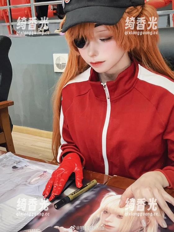 特软儿Sona 特软儿Sona黑丝cos,最近可是玩出了新花样哦,真让人期待。