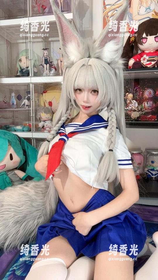 白栎Shirly 献给不得不翻新衣柜的我:白栎Shirly礼服精选,滋润一下干巴巴的眼睛吧。
