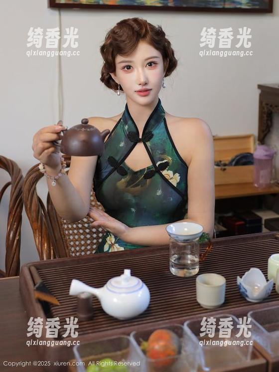 秀人网 - 瑞瑞ruirui的白色魔法：高清墙面装饰大作战，壁纸一贴就变仙女