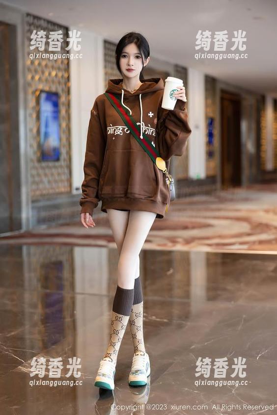 秀人网 - 当艾栗栗栗栗栗栗吖遇上制服，图片里的小火花，下载试试吧！