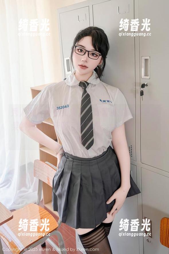 秀人网 - 图包又来了，陆萱雅的制服更新果然如我们所期待的那样，让人嘴角上扬啊。