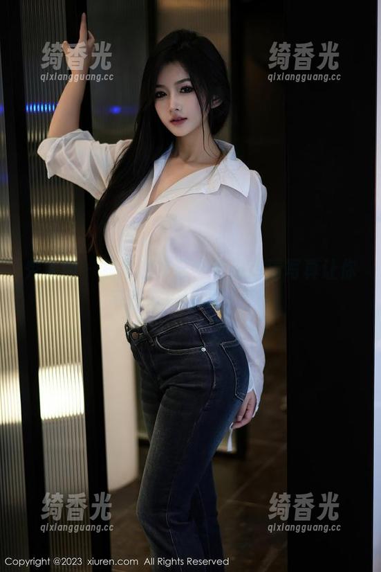 秀人网 - 居家也文艺？麦田高清写真让你宅在家也能浪起来！