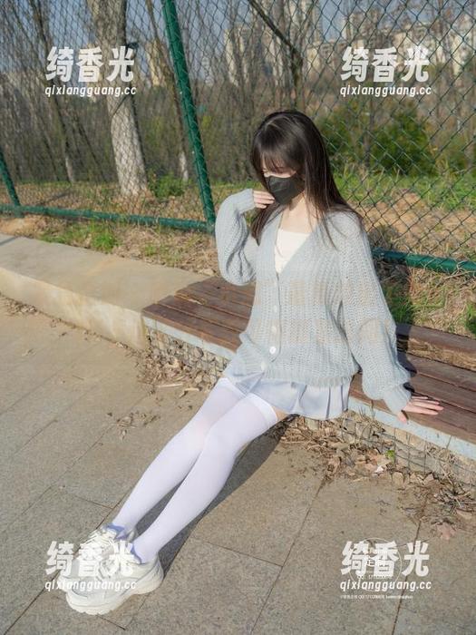 紧急企划 - 听说“小恩”最新放出了黑丝JK，这波分享我可得抓紧时间！