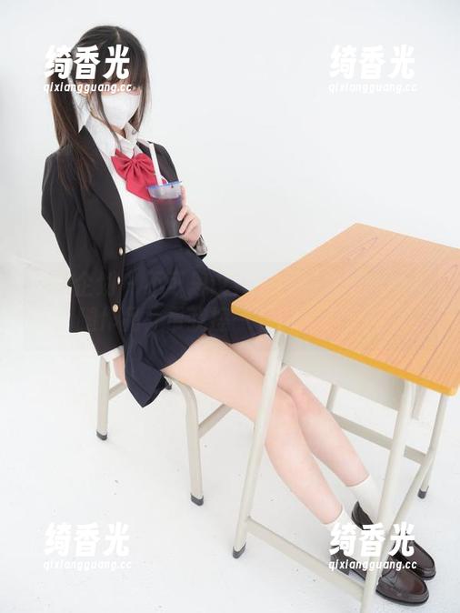 紧急企划-龙崎聆音 紧急企划 - 不可思议!龙崎聆音的最新美腿作品,帮我擦一下口水吧……