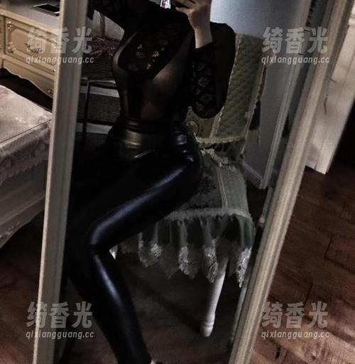 微密圈 - 紫色哒豚豚的毛衣，原来这也是图集的一个新维度？