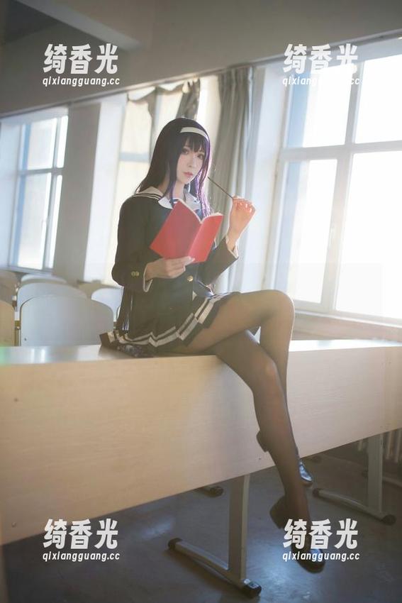 翎柒菜菜 在图包里发现了一丝制服的魔力,翎柒菜菜果然不简单。