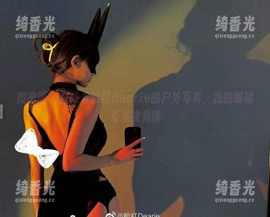 微密圈 - 在线看脸红Dearie的户外写真，我的眼睛差点被晃瞎