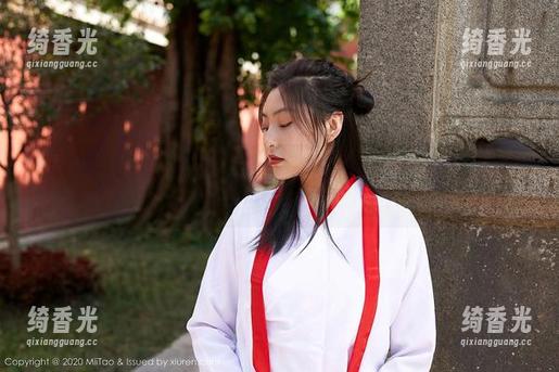 蜜桃社 - 美好校园风光与初月，图库一键下载，留住你的日常小确幸！