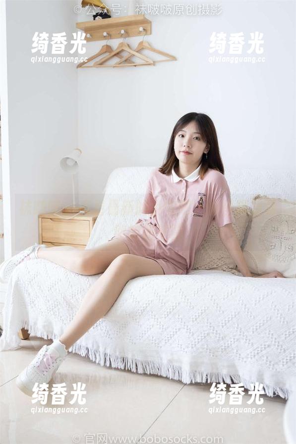 袜啵啵 - 来看最新的小安吧，原图裸足竟然如此平静